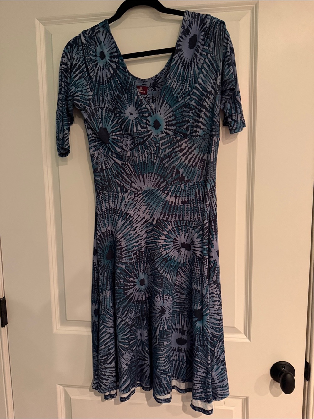 Teal Burst Pattern Midi Dress with Scoop Neck